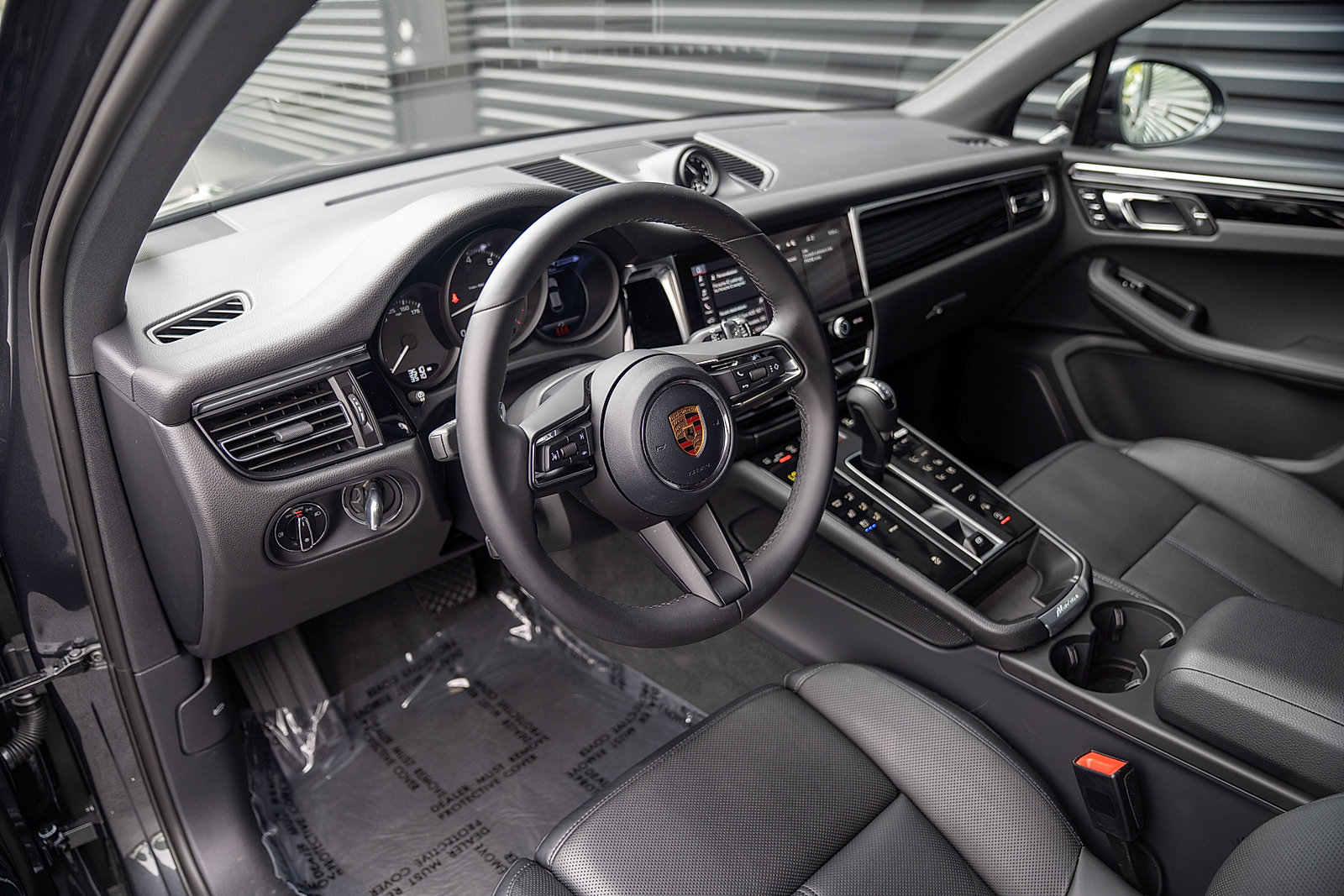 Used 2026 Porsche Macan AWD/4WD image 4