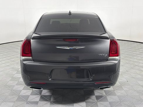 Used 2018 Chrysler 300 S w/ 300S Premium Group RWD image 6