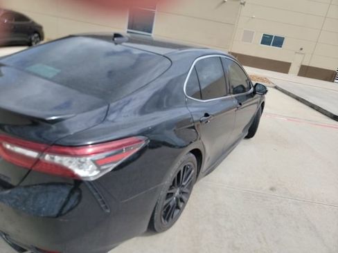 Used 2021 Toyota Camry XSE image 3