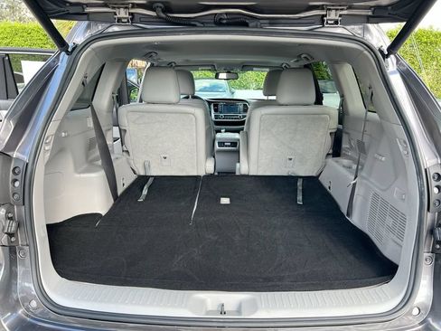 Used 2016 Toyota Highlander XLE FWD image 21