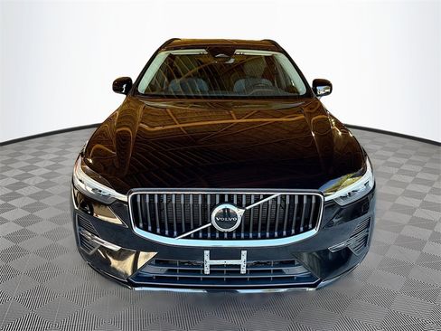Used 2023 Volvo XC60 B5 Core image 2