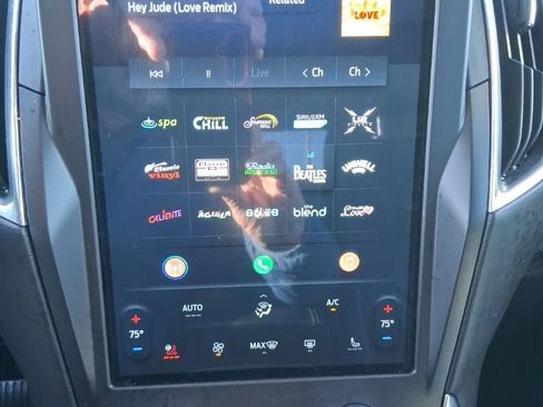 Used 2024 Ford Edge Titanium image 12