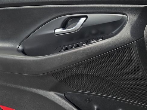 Used 2018 Hyundai Elantra GT FWD image 16