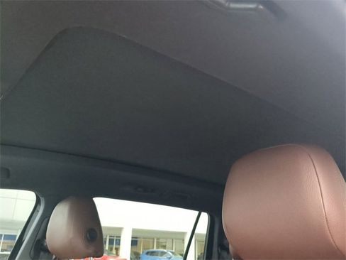 Certified 2020 Volkswagen Tiguan SE R-Line image 21