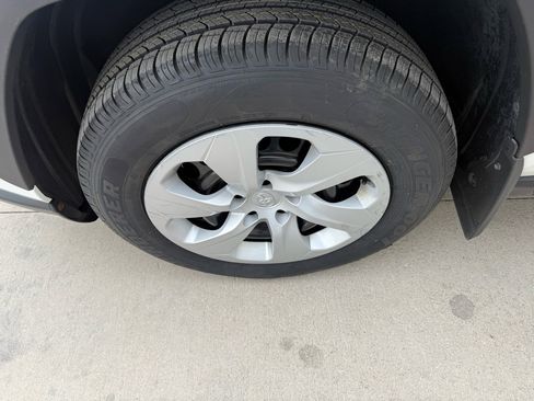 Used 2019 Toyota RAV4 LE image 10