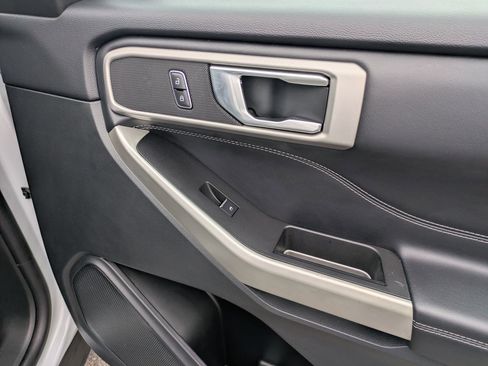 Used 2021 Ford Explorer XLT w/ Equipment Group 202A image 32