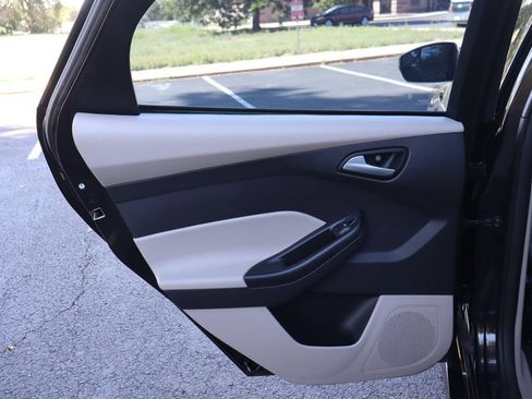 Used 2015 Ford Focus SE w/ SE Sport Package FWD image 24