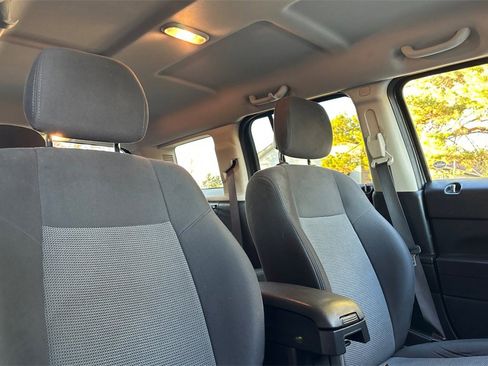 Used 2016 Jeep Patriot Sport image 19