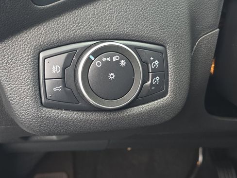 Used 2019 Ford Escape SE image 24