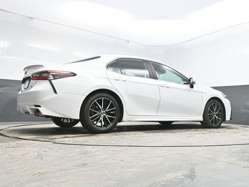Used 2024 Toyota Camry SE image 31