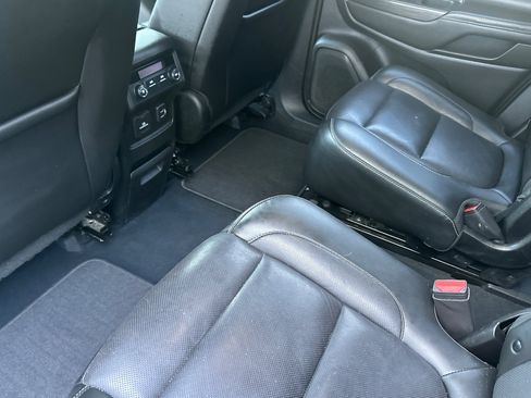 Used 2019 GMC Acadia SLT AWD/4WD image 13