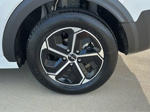 Used 2026 Kia Niro LX FWD image 17