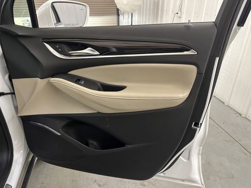 Used 2020 Buick Enclave Essence image 44