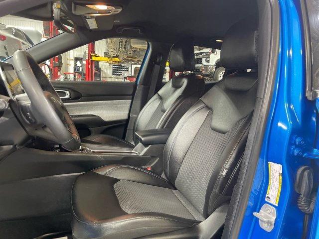Certified 2025 Jeep Compass Latitude AWD/4WD image 12