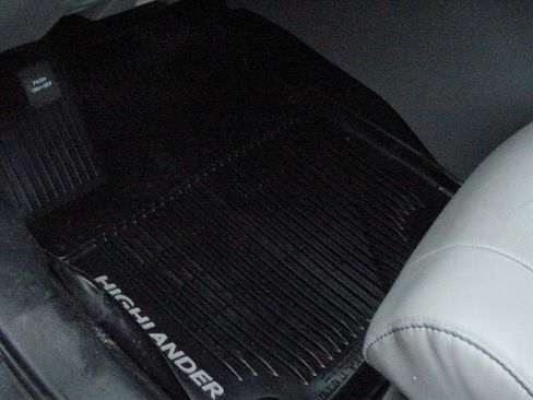 Used 2019 Toyota Highlander XLE image 7