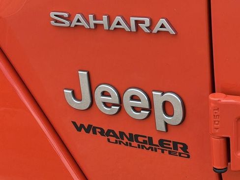Used 2020 Jeep Wrangler Unlimited Sahara AWD/4WD image 9