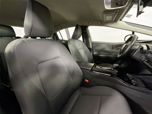 Certified 2023 Toyota Prius LE FWD image 36