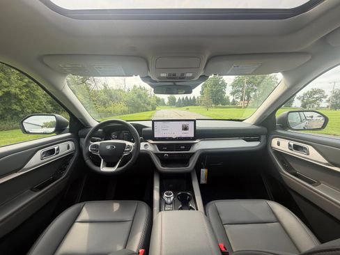 New 2026 Ford Explorer Active w/ Active Comfort Package AWD/4WD image 3