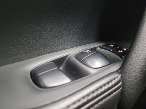 Used 2017 Nissan Rogue S w/ S Appearance Package AWD/4WD image 27