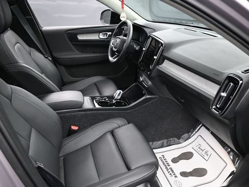 Used 2026 Volvo XC40 B5 Plus AWD/4WD image 28