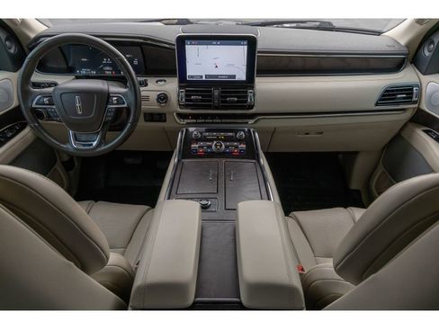 Used 2020 Lincoln Navigator Reserve image 12