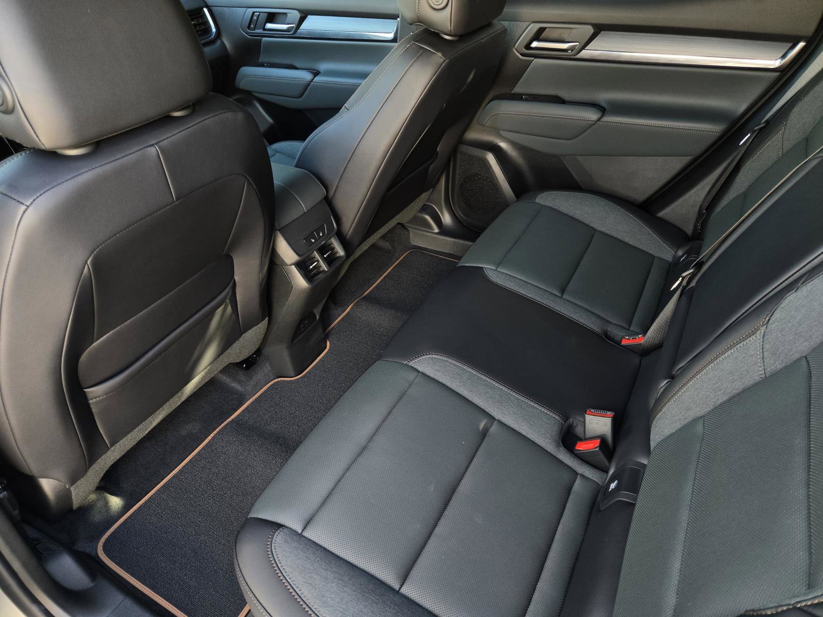 New 2027 GMC Terrain AT4 w/ Convenience Package III AWD/4WD image 4