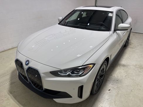 Used 2023 BMW i4 eDrive40 w/ Premium Package image 9