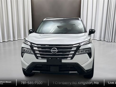 Used 2026 Nissan Rogue Platinum w/ Platinum Premium Package image 2