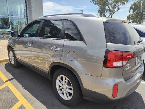 Used 2015 Kia Sorento LX FWD image 11
