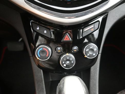 Used 2018 Chevrolet Sonic LT FWD image 17