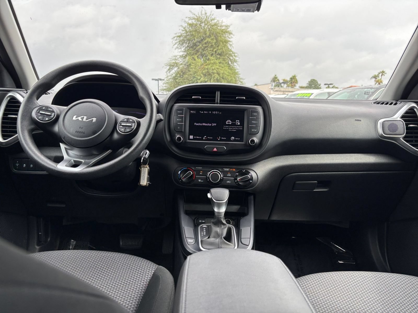 Used 2025 Kia Soul LX w/ LX Technology Package FWD image 30