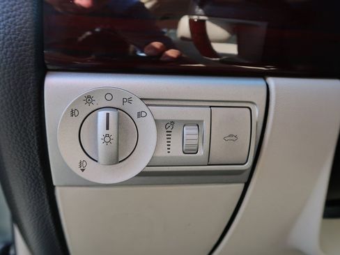 Used 2009 Lincoln MKZ Base image 16