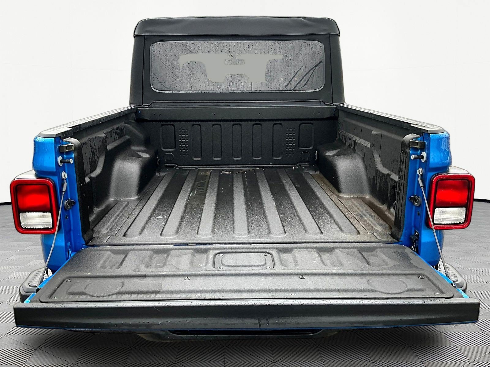 Used 2022 Jeep Gladiator Overland AWD/4WD image 14