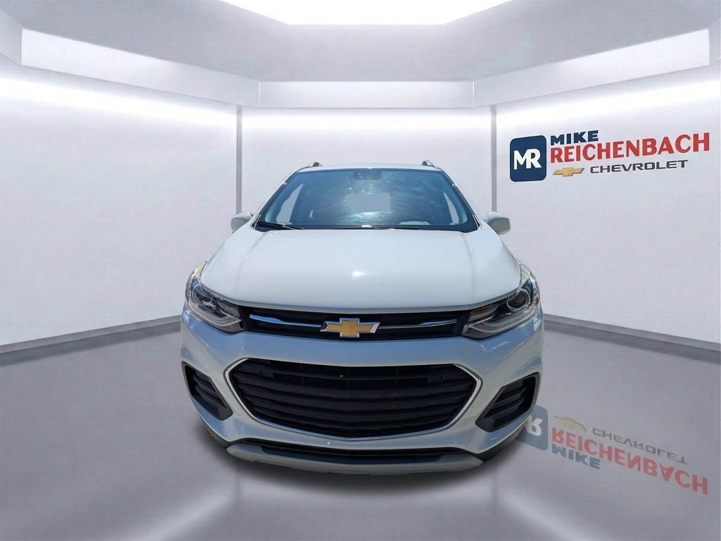Used 2022 Chevrolet Trax LT w/ LT Convenience Package AWD/4WD image 9