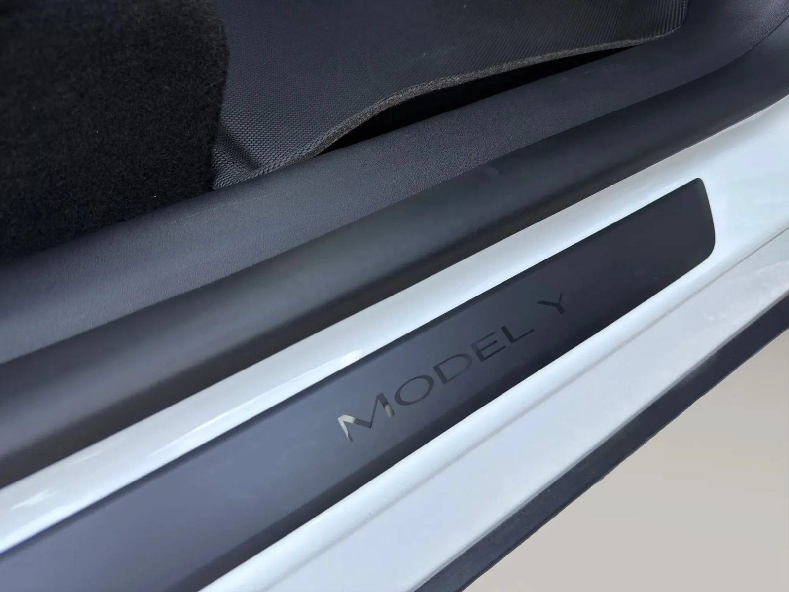 Used 2022 Tesla Model Y Long Range AWD/4WD image 24