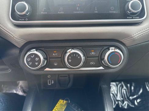 Used 2020 Nissan Versa SV FWD image 17