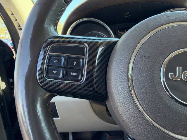 Used 2011 Jeep Grand Cherokee Laredo AWD/4WD image 14