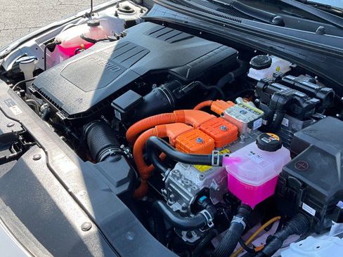 Used 2025 Hyundai Elantra SEL FWD image 10
