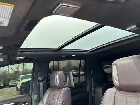 Used 2021 Cadillac Escalade ESV Sport Platinum image 5