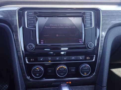 Used 2017 Volkswagen Passat 1.8T SE w/ SE Lighting Package image 25