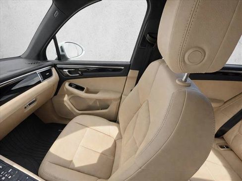 Used 2018 Porsche Macan AWD/4WD image 18