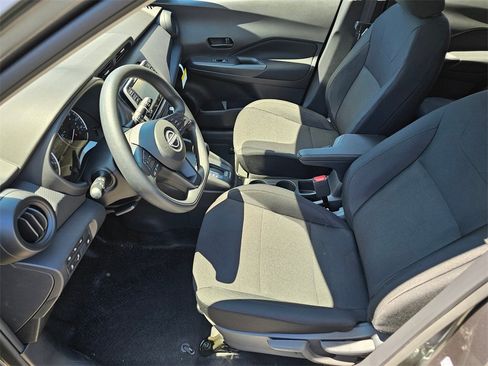New 2025 Nissan Kicks Play S image 7