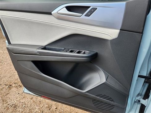 New 2025 Volkswagen Taos SE image 22