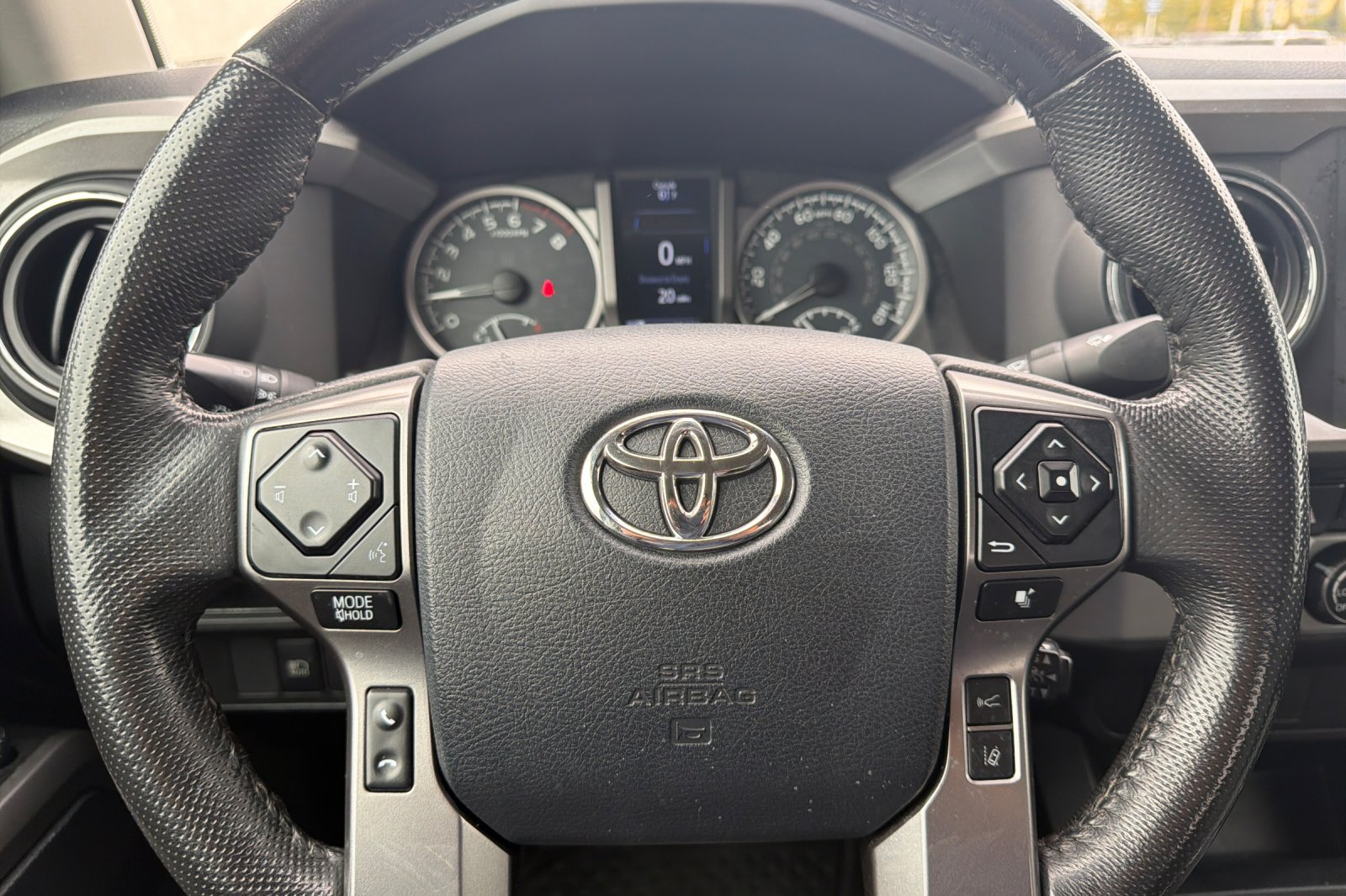 Used 2018 Toyota Tacoma SR5 RWD image 27