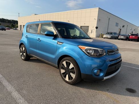 Used 2017 Kia Soul + w/ Designer's Package FWD image 4