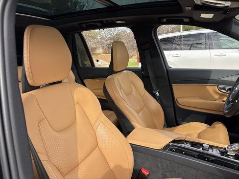 Certified 2023 Volvo XC90 B6 Ultimate w/ Protection Package Premier image 11