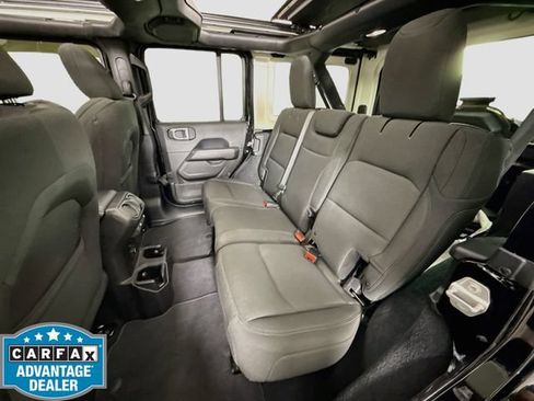 Used 2018 Jeep Wrangler Unlimited Sahara AWD/4WD image 24