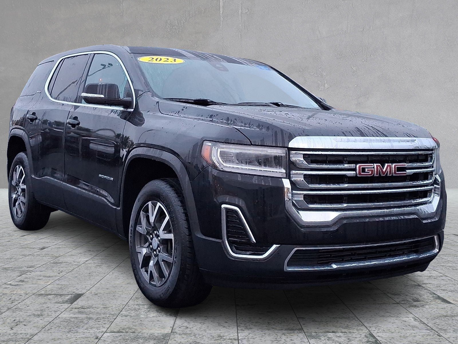Certified 2023 GMC Acadia SLE FWD image 3