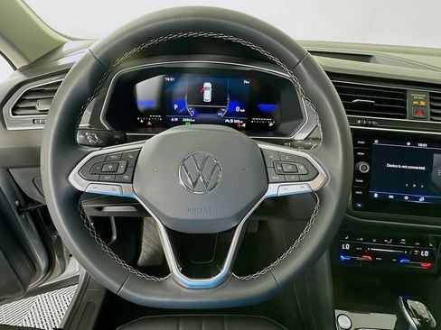 Used 2023 Volkswagen Tiguan SE FWD image 11