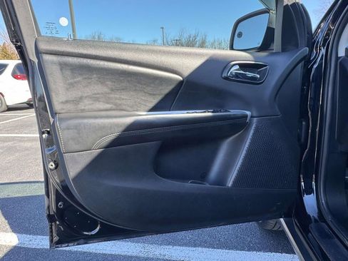 Used 2019 Dodge Journey SE w/ Premium Group image 25